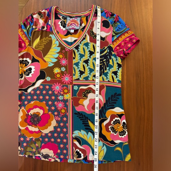 Johnny Was Promisino Favorite Short-Sleeve V-Neck Tee - Picture 4 of 9